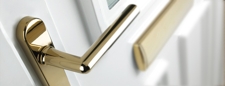 A large range of premium quality handles to complement our doors